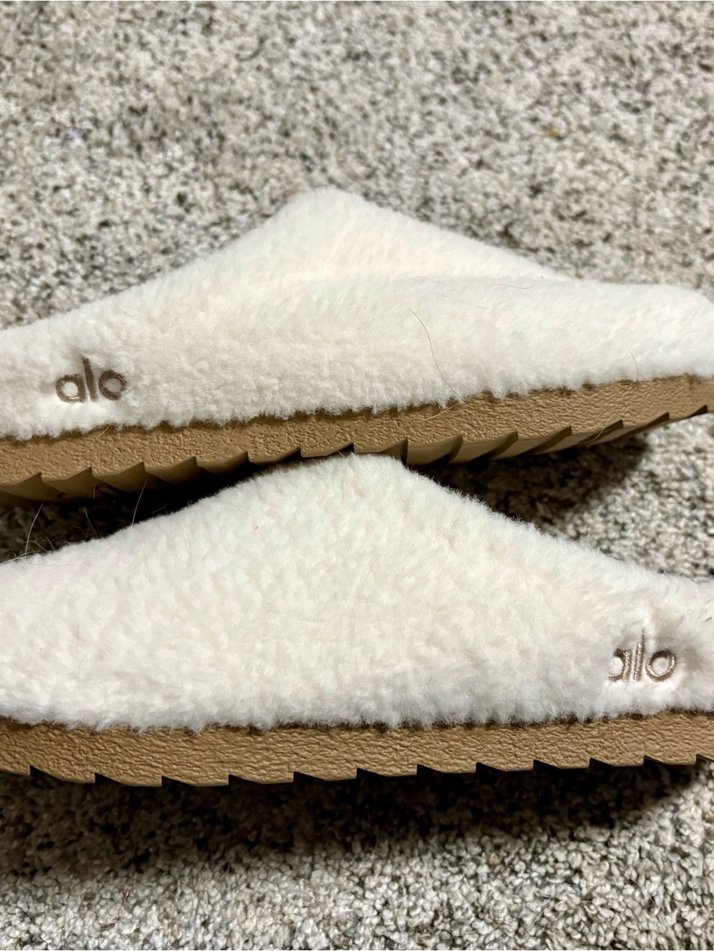 NEW ALO Yoga Sherpa Recovery Slippers Ivory – Women’s 8